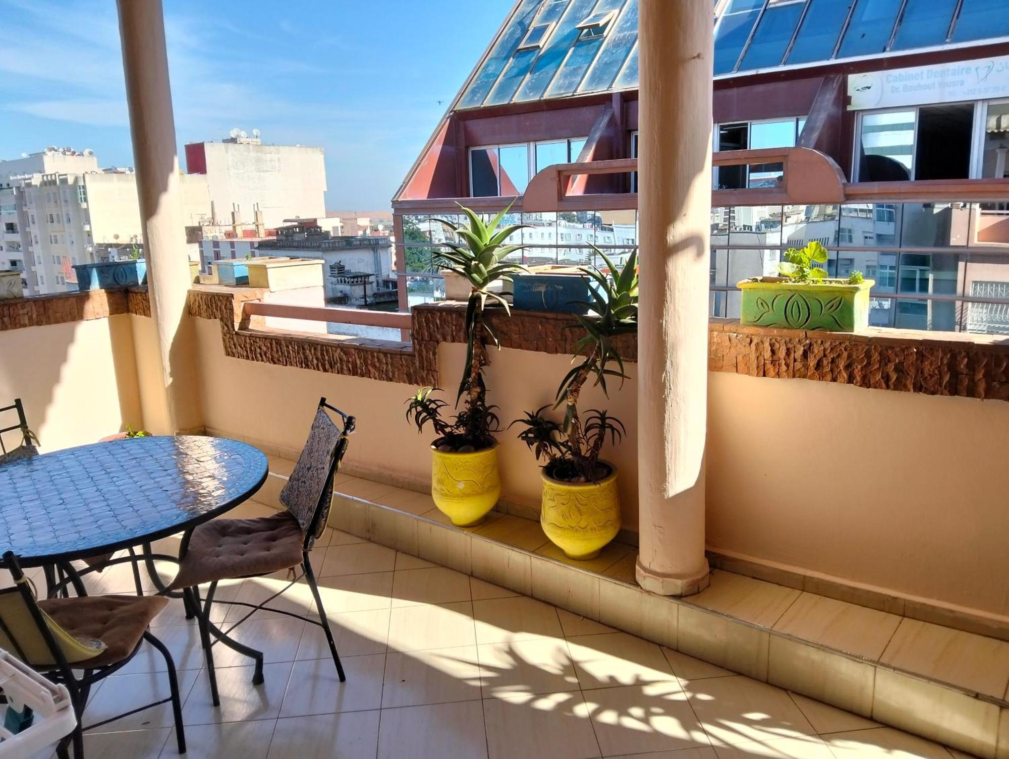 Appart Najia Au Centre Kenitra Avec Grande Terrasse Номер фото